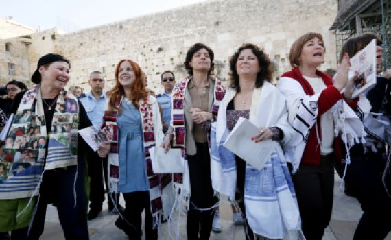 כשהלכה וחוק מתנגשים, או כשחזן שותה ביום הכיפורים