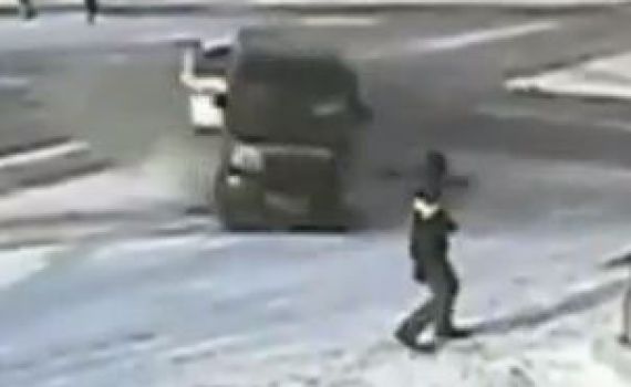 סרטון מדהים: אנשים שניצלו ממוות בטוח ברגע האחרון