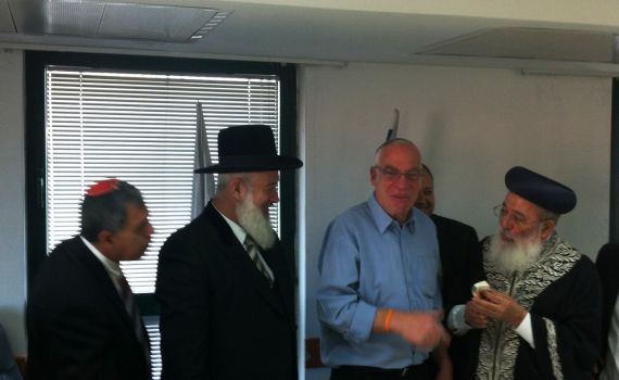 לפיד לא בא: אורי אריאל מכר את החמץ של המדינה