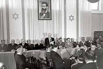 מגלות לגאולה, מאפלה לאור גדול