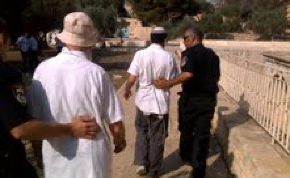 יהודי נעצר משום שהתפלל בהר הבית