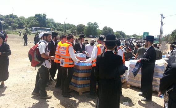 בלאגן במירון: האטובוסים תקועים שעות; עשרות התעלפו