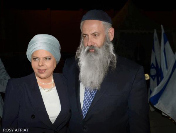 מצעד דוסים מצייצים: המפורסמים חוזרים בתשובה