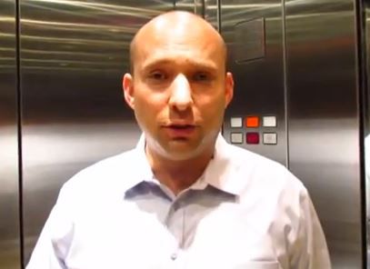 אין לו זמן: השר בנט מודיע על הוזלות מחירים במעלית