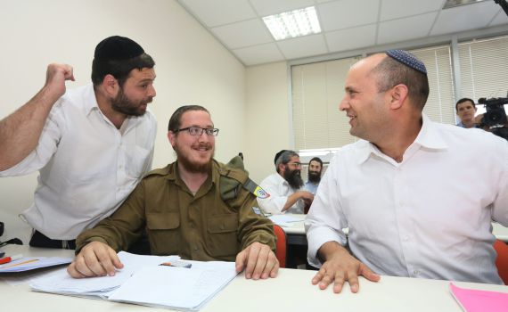 השר בנט סייר בבני ברק: "הציבור החרדי רוצה לעבוד"
