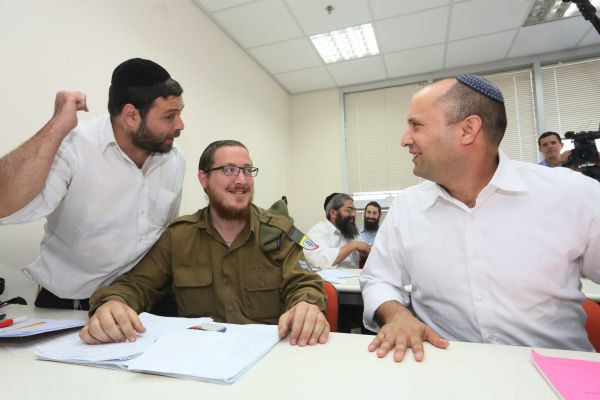 השר בנט סייר בבני ברק: "הציבור החרדי רוצה לעבוד"