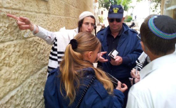 צפו: המשטרה מתנכלת לדתיים בעלי פאות וכיפות גדולות