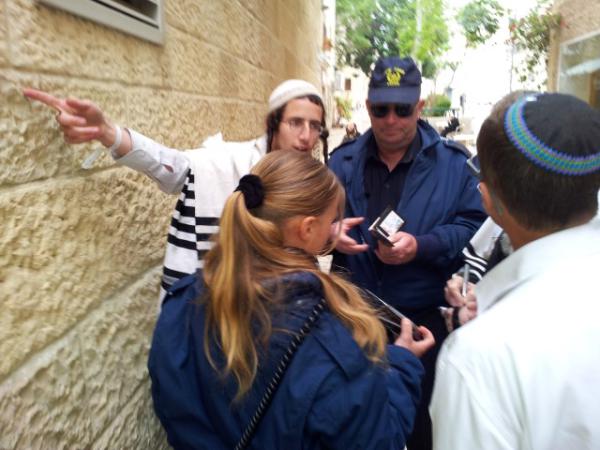 צפו: המשטרה מתנכלת לדתיים בעלי פאות וכיפות גדולות