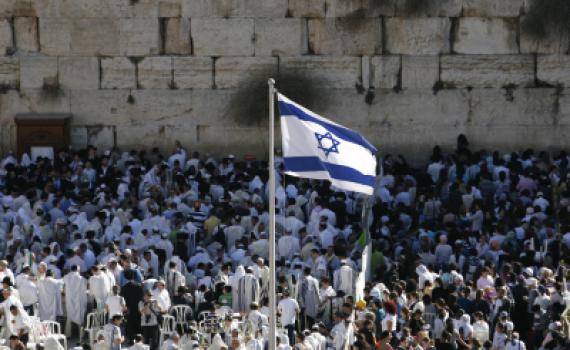 צפו: 'התקווה' בהנפת הדגל בפתיחת יום העצמאות בכותל