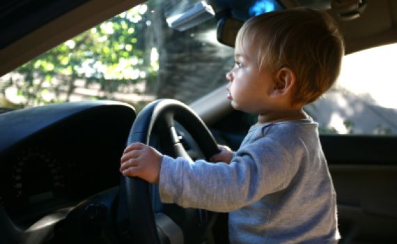 שו"ת סמס: האם על ההורים לממן לימודי נהיגה לילדים?