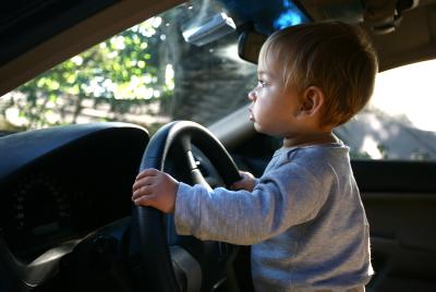 שו"ת סמס: האם על ההורים לממן לימודי נהיגה לילדים?