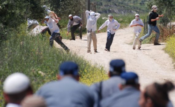 תגובה לרצח בשומרון: יהודים מיידים אבנים על פלסטינים