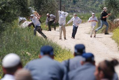 תגובה לרצח בשומרון: יהודים מיידים אבנים על פלסטינים