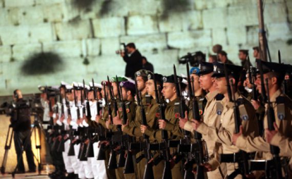 זוכרים את הגיבורים: אירועי יום הזכרון לחללי צה"ל תשע"ד