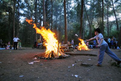 הרבנים קבעו: מדורות ל"ג בעומר יידחו ליום ראשון בערב