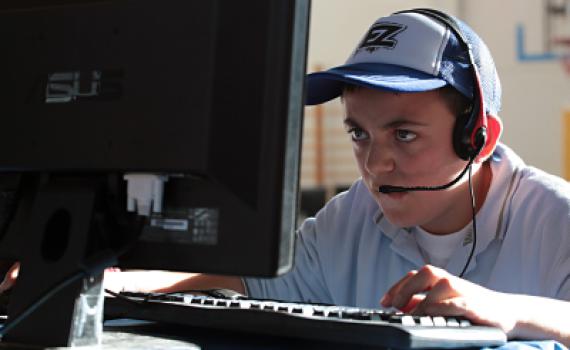 שו"ת סמס: האם מותר לשלוח לחילוני אימייל לפני שבת?