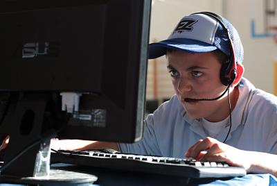 שו"ת סמס: האם מותר לשלוח לחילוני אימייל לפני שבת?