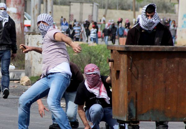 תושבי גוש עציון הפגינו נגד טרור האבנים בכבישים