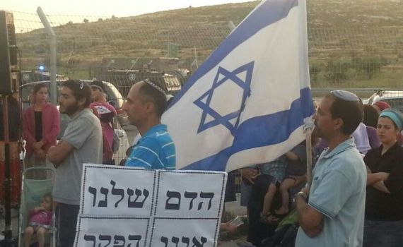 עשרות מתיישבים מפגינים בדרישה להלחם בטרור