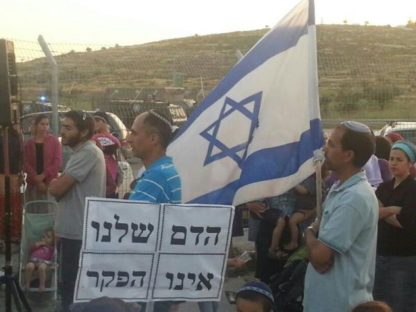 עשרות מתיישבים מפגינים בדרישה להלחם בטרור