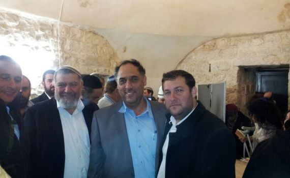 אלפיים מתפללים בקבר יוסף בראשם מנכ"ל משרד הדתות