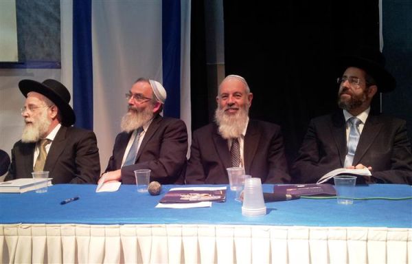 לראשונה: ארבעת המועמדים לרבנות הראשית על במה אחת