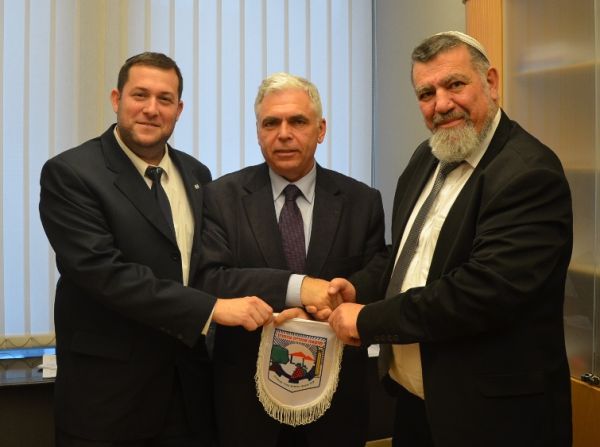 צפו: המתנחלים וחברי הפרלמנט האירופי ילחמו יחד בחרם