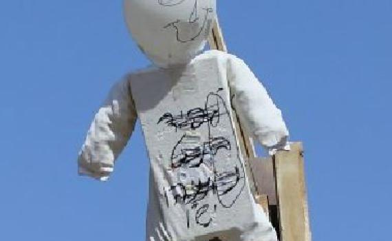 פירות ההסתה: ילדי בני ברק שרפו בובת לפיד, בנט ונתניהו