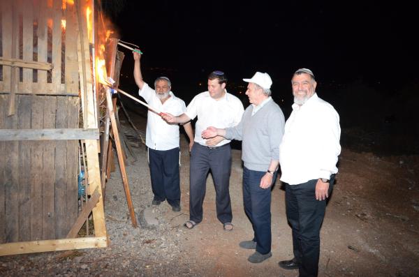 לא צפוי: נציג האיחוד האירופי הדליק את המדורה בשומרון