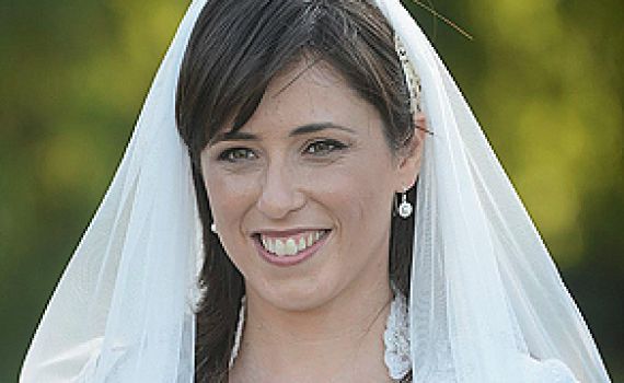 הכלה הטרייה ציפי חוטובלי-אלון: "אנחנו מאושרים"