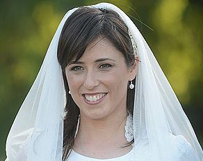 הכלה הטרייה ציפי חוטובלי-אלון: "אנחנו מאושרים"