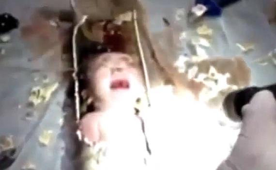 התינוק שננטש בצינור ביוב שוחרר מבית-החולים