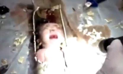 התינוק שננטש בצינור ביוב שוחרר מבית-החולים