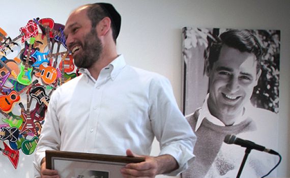 זמר זהב: יונתן רזאל מכר 15,000 אלבומים