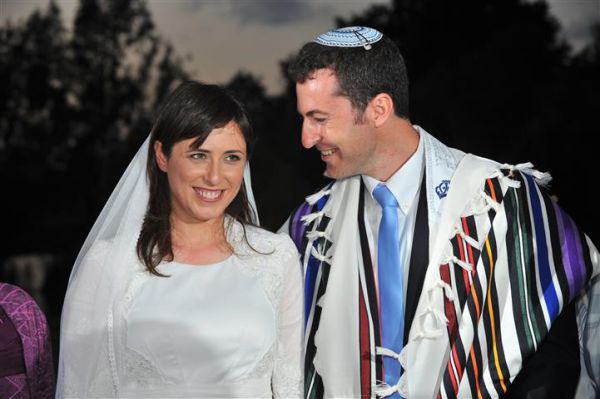 אירוע השנה במגזר: תמונות מחתונת ציפי חוטובלי