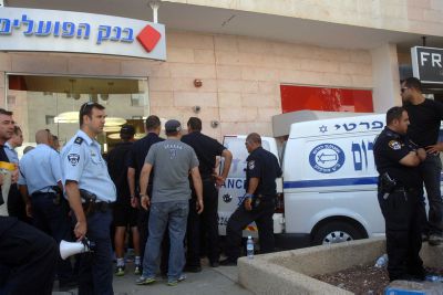 מי אשם בטבח בבנק בבאר שבע? זה שלחץ על ההדק