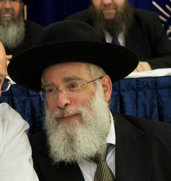 בסביבתו של הרב יעקב שפירא לא מכירים את הדיל החדש