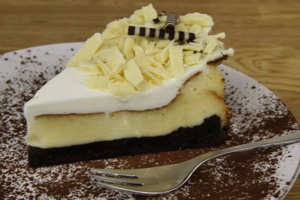 שתי עוגות גבינה לחג: שוקולד וגבינה ותפוחים