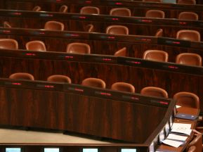 רוב חברי הבית היהודי נעדרו מהצבעה על חוק שטרן