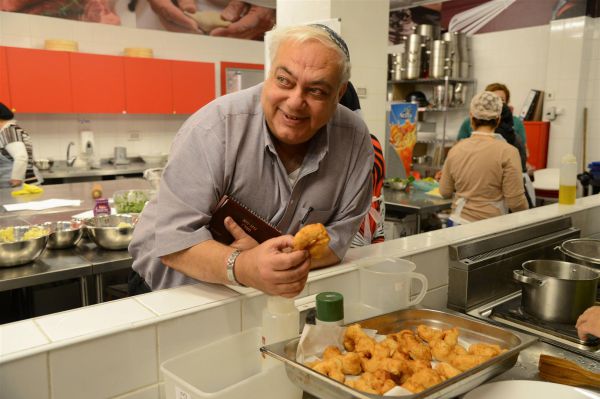 שאול יהלום טעם ושפט ב'מאסטר שף' של מעונות אמונה