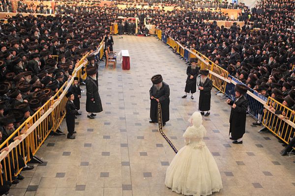 מצווה טאנץ – מה צנוע בזה?!