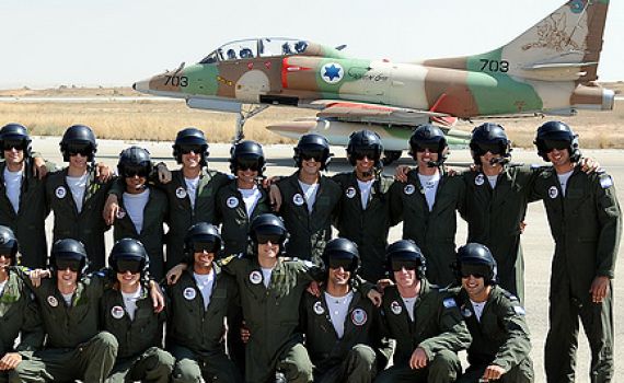 טקס סיום קורס טיס: שלושה בוגרי הסדר; אפס חרדים