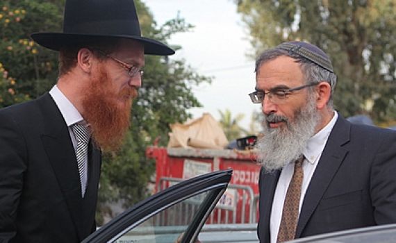 ומה אומרים החילונים? הרב סתיו שמרן מדי