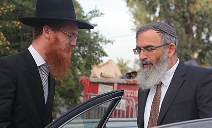 ומה אומרים החילונים? הרב סתיו שמרן מדי