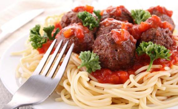 לבשל עם הילדים: מתכון לספגטי וכדורי בשר