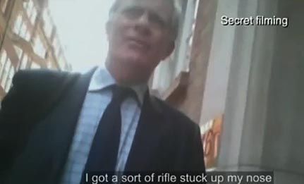 "יהודיה ארורה", אמר חבר הפרלמנט הבריטי לחיילת