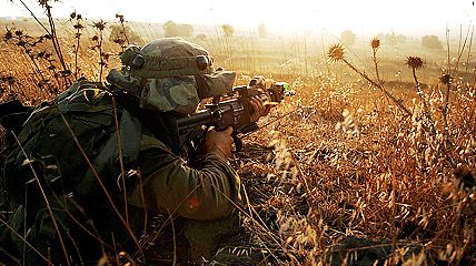 התעללות בגולני: אולצו להתקלח עם חומרי ניקוי לאסלות