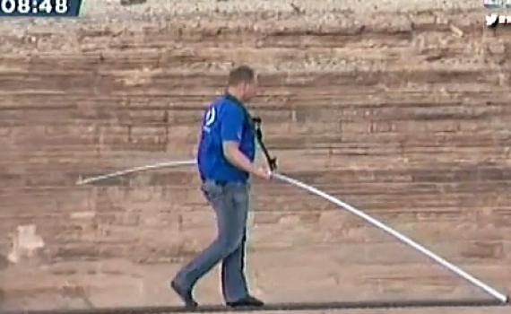 מטורף: הלך על חבל דק, 460 מטרים מעל התהום