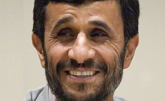 אולי בפעם הבאה: אחמדינג'אד שרד תאונת מסוק