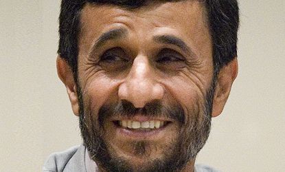 אולי בפעם הבאה: אחמדינג'אד שרד תאונת מסוק